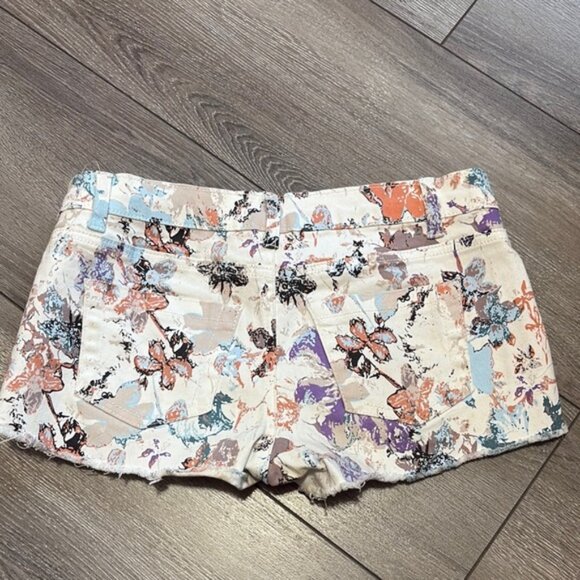 Bluenotes White and Blue Artistic Jean Shorts - Picture 4 of 5